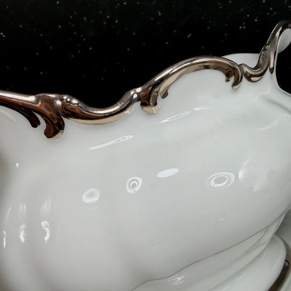 Hutschenreuther Selb Bavaria Pasco The Revere Gravy Boat Platinum Trim 8045 VTG